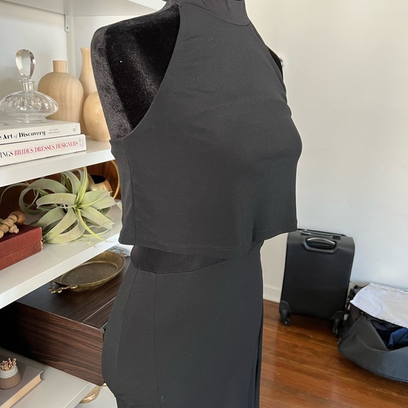 Long black halter dress with mesh waist - Picture 10 of 11